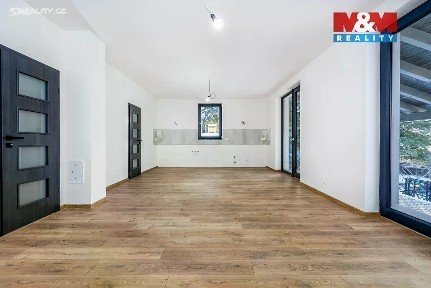 Prodej rodinného domu 170 m², pozemek 893 m²