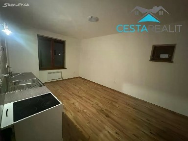 Pronájem bytu 2+1 75 m² Nádražní, Šanov