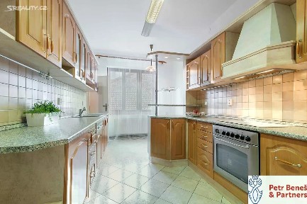 Pronájem bytu 3+1 95 m² Husovo náměstí, Rakovník - Rakovník I