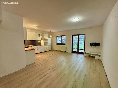 Prodej bytu 4+kk 104 m² Za Rybníkem, Jesenice