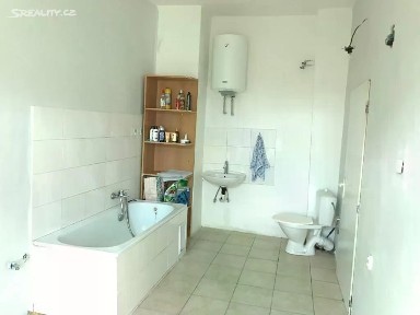 Pronájem bytu 2+1 60 m² Husova, Lom