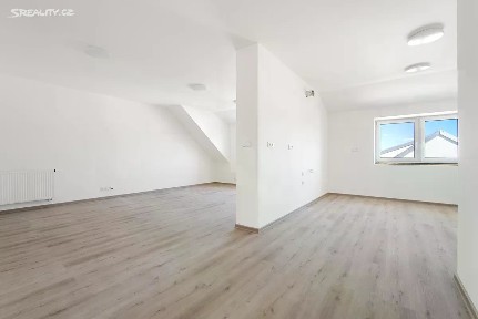 Prodej bytu 4+kk 206 m² Bučovice - Marefy