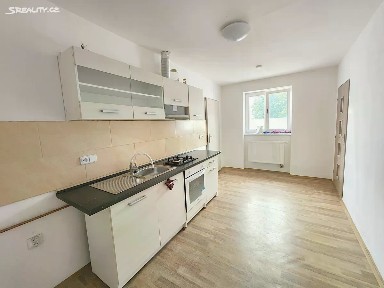 Pronájem bytu 1+1 32 m² Sezimovo náměstí, Polná