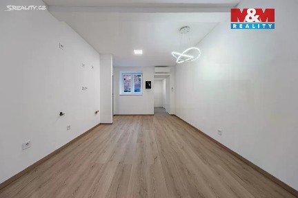 Prodej bytu 1+kk 29 m² Chrášťany - Bylany