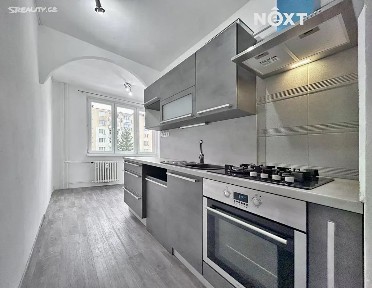 Pronájem bytu 2+1 61 m² náměstí 9. května, Chodov