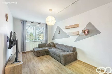 Prodej bytu 2+1 50 m² Luštěnice - Zelená