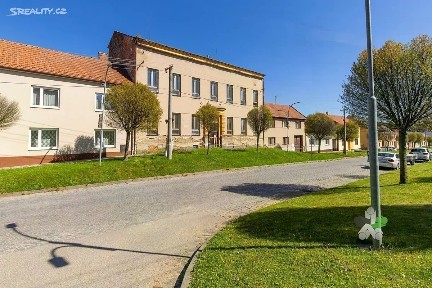 Prodej komerční nemovitosti 900 m² Náměstí, Brankovice