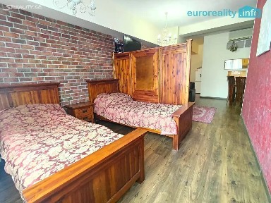 Pronájem bytu 2+1 80 m² Zbrojnická, Plzeň - Vnitřní Město