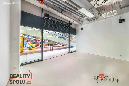 Pronájem obchodního prostoru 36 m² Dukelská třída, Hradec Králové - Pražské Předměstí