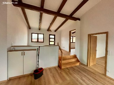 Pronájem bytu 3+kk 82 m² Jarolímkovo náměstí, Zlín - Malenovice