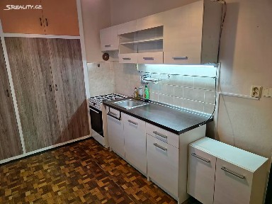 Pronájem bytu 1+1 48 m² Pospíšilova, Hradec Králové