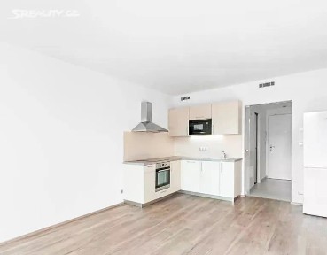Pronájem bytu 1+kk 35 m² Ocelářská, Praha - Vysočany