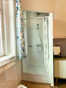 Pronájem bytu 1+kk 27 m² 28. pluku, Praha - Vršovice