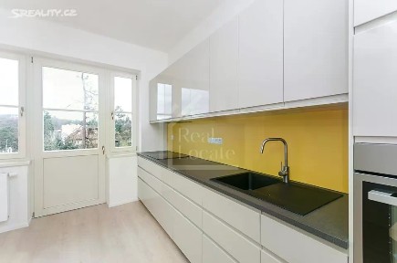 Pronájem bytu 2+1 68 m² Na pláni, Praha - Smíchov