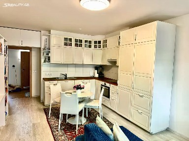 Prodej bytu 2+kk 44 m² Na křečku, Praha - Horní Měcholupy