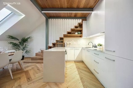 Pronájem bytu 4+kk 106 m² Sovova, Praha - Karlín