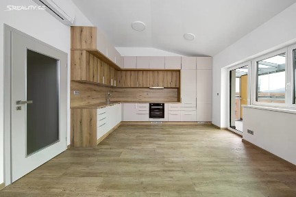 Pronájem bytu 3+kk 71 m² U Trati, Karlovy Vary - Bohatice