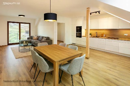 Prodej bytu 4+kk 101 m² Planá