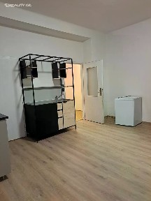 Pronájem bytu 1+kk 29 m² Pod Radnicí, Praha - Košíře