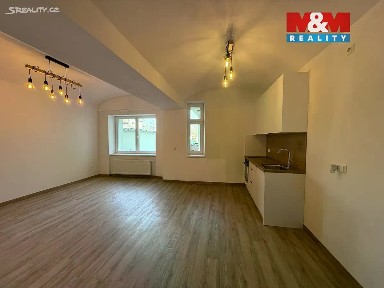 Pronájem bytu 1+kk 37 m² Masarykovo náměstí, Třebechovice pod Orebem