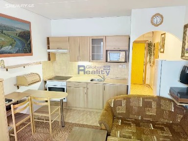 Prodej bytu 1+kk 34 m² Hradecká, Hradec Králové - Třebeš