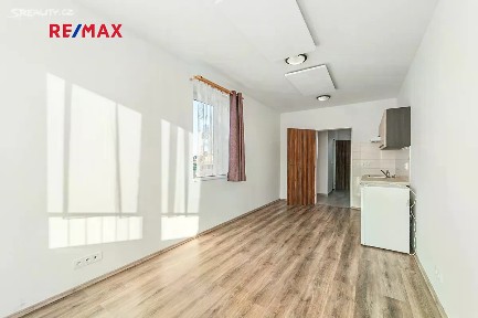 Pronájem bytu 1+kk 29 m² Škvorec - Třebohostice