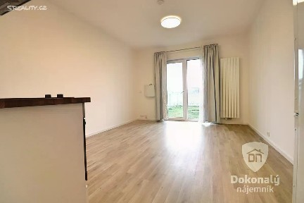 Pronájem bytu 1+kk 52 m² Novovysočanská, Praha - Libeň