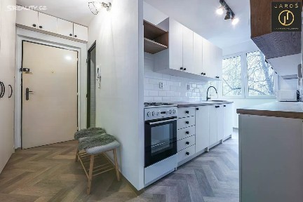 Prodej bytu 3+1 57 m² Kosmonautů, Pardubice - Polabiny