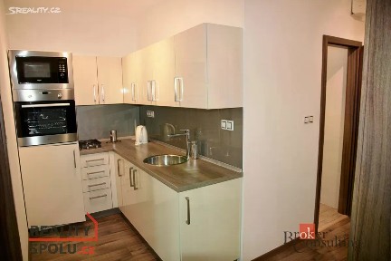 Pronájem bytu 2+kk 38 m² Závodu míru, Karlovy Vary - Stará Role