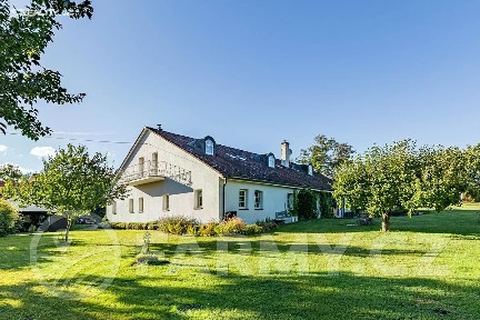 Prodej zemědělské usedlosti 700 m², pozemek 330000 m² Březnice