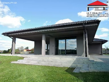 Prodej rodinného domu 210 m², pozemek 1712 m² Mezouň