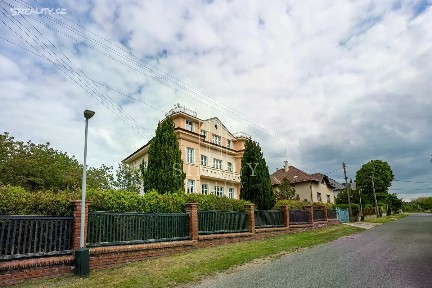 Prodej vily 500 m², pozemek 2048 m² Legií, Říčany