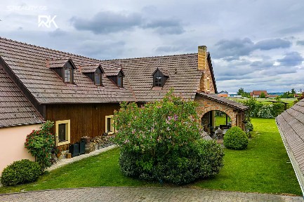 Prodej rodinného domu 375 m², pozemek 12414 m² Bříství