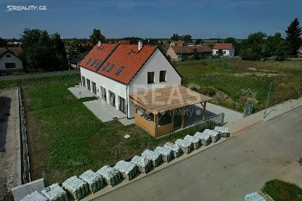 Prodej rodinného domu 133 m², pozemek 440 m² Dvory - Veleliby