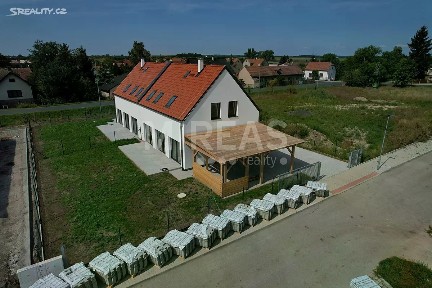 Prodej rodinného domu 133 m², pozemek 440 m² Dvory - Veleliby