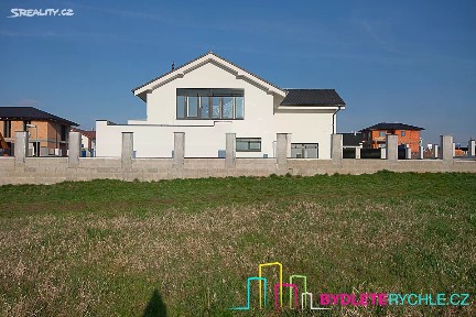 Prodej vily 250 m², pozemek 1028 m² Větrušice