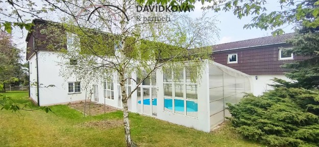 Prodej vícegeneračního domu 1085 m², pozemek 2112 m² Chocerady - Komorní Hrádek