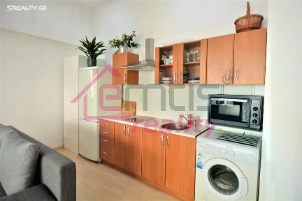 Pronájem bytu 2+kk 42 m² Za Strahovem, Praha - Břevnov