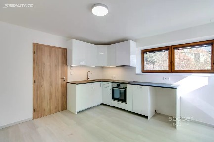 Pronájem bytu 2+kk 38 m² Třístoličná, Praha - Smíchov