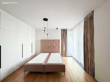 Pronájem bytu 2+kk 70 m² Praha - Praha 3