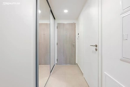 Pronájem bytu 1+kk 33 m² Tetauerova, Praha - Žižkov