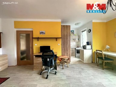 Pronájem bytu 1+kk 37 m² Nademlejnská, Praha - Hloubětín