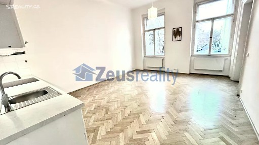 Pronájem bytu 2+1 63 m² Budečská, Praha - Vinohrady