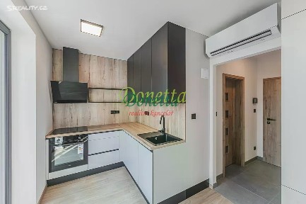 Pronájem bytu 1+kk 33 m² Pavla Hanuše, Hradec Králové - Pražské Předměstí