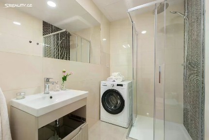 Prodej bytu 1+kk 24 m² Korunní, Praha