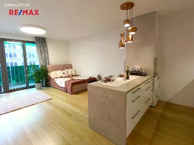 Pronájem bytu 1+kk 40 m² Altajská, Praha - Vršovice