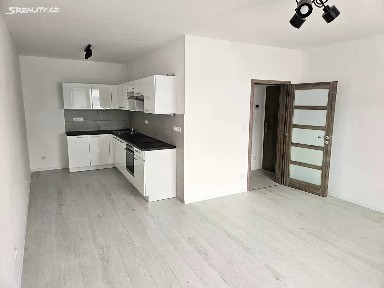 Pronájem bytu 1+kk 30 m² náměstí 5. května, Libochovice