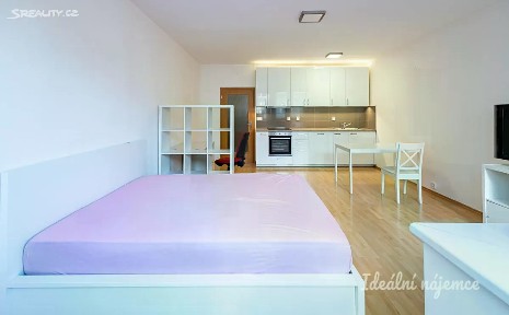Pronájem bytu 1+kk 42 m² Za Valem, Praha - Kunratice