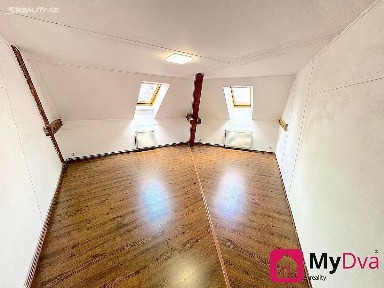 Pronájem bytu 3+1 92 m² Mariánské náměstí, Znojmo
