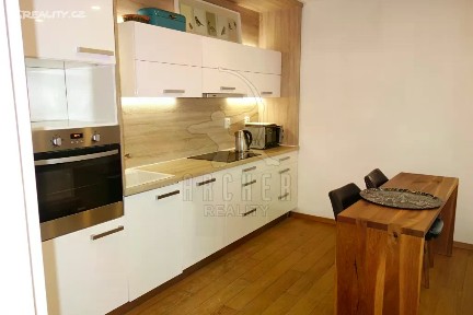 Prodej bytu 1+kk 34 m² Nad Závěrkou, Praha - Břevnov